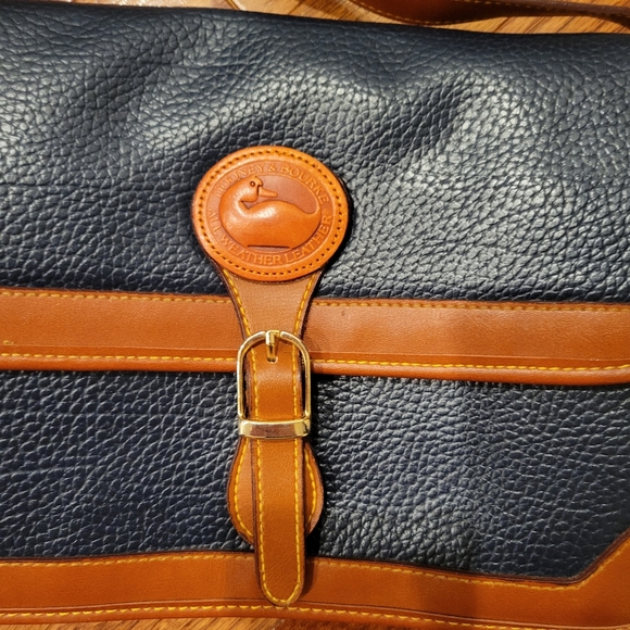 EXCELLENT condition Dooney and Bourke Bag - Picture 2 of 5